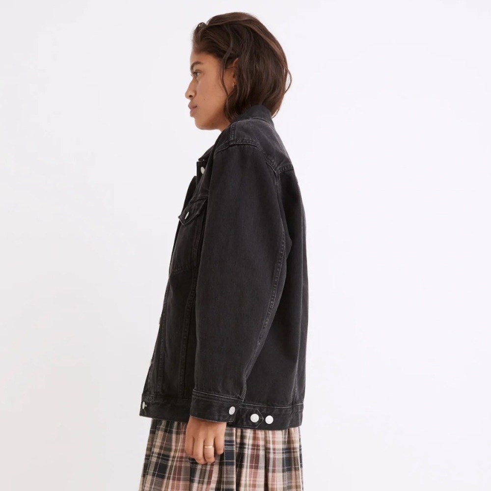 SOLD Madewell | The Oversized Trucker Jean Jacket in
Washed Black | Medium - Picture 2 of 13